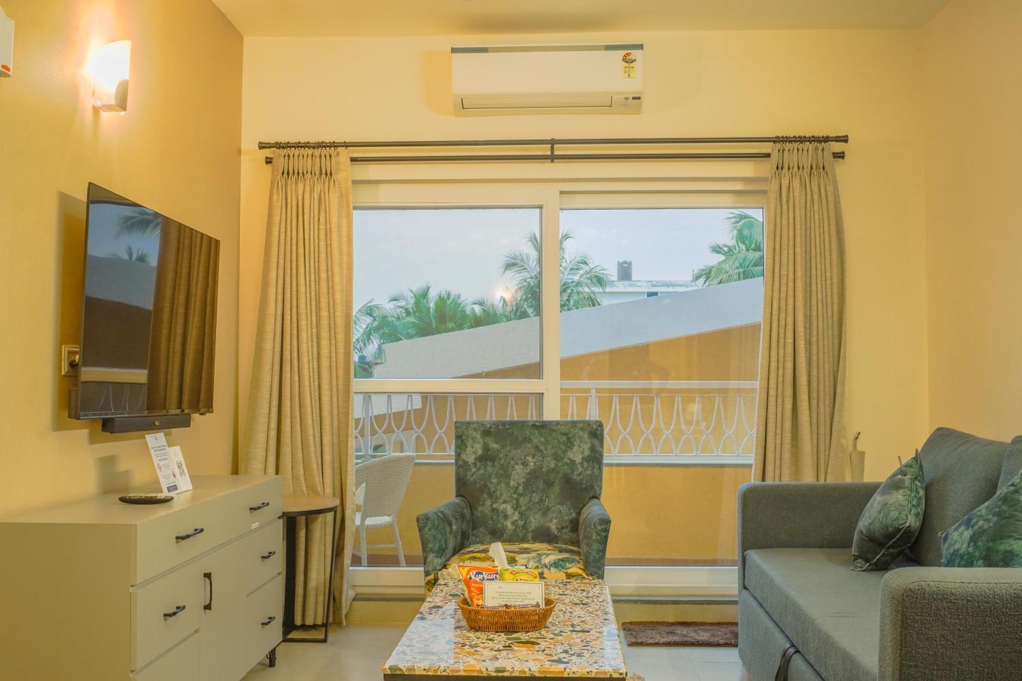 Alaya Stays 1 Bhk With Balcony & Pool - Veera Marina Candolim Exterior photo