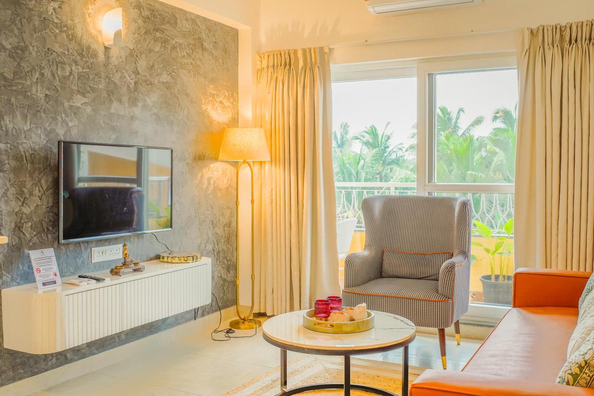 Alaya Stays 1 Bhk With Balcony & Pool - Veera Marina Candolim Exterior photo